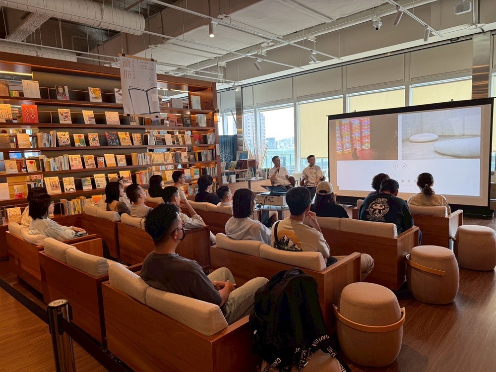 書櫃區場地空景使用_範例（活動場次：0907瀨戶內海的風_新書分享會）